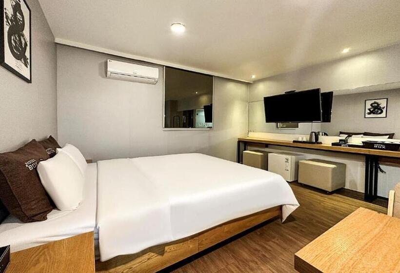 Chambre Standard, Box