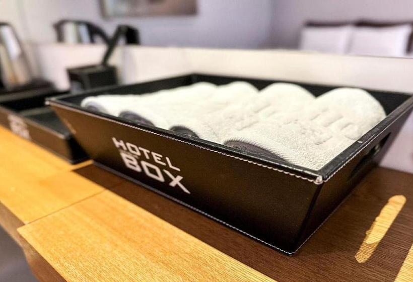 Chambre Standard, Box