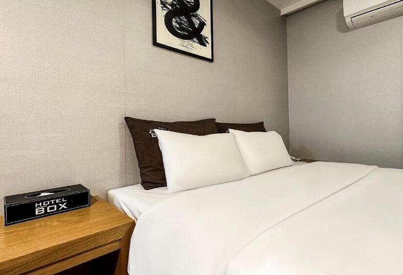 Chambre Standard, Box