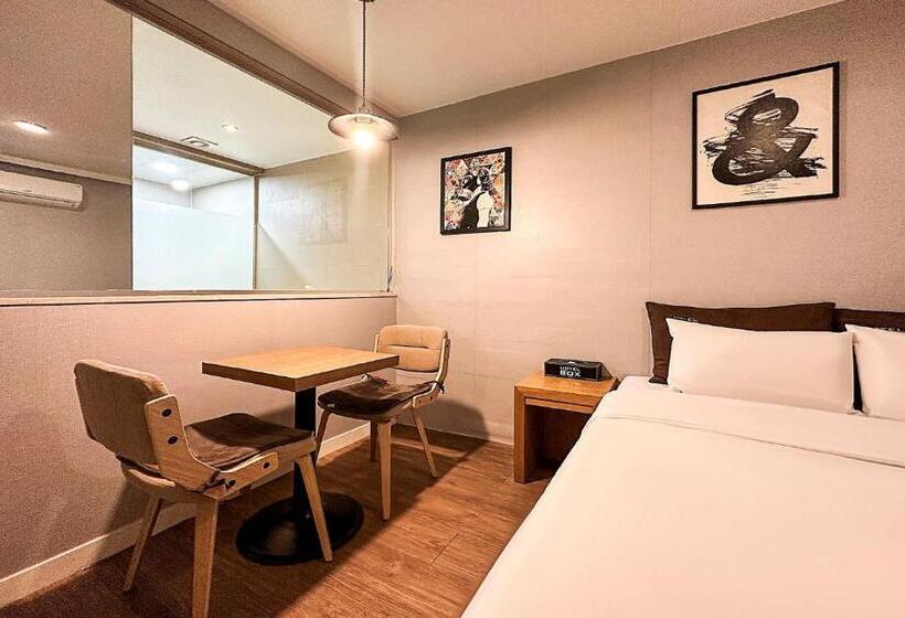 Chambre Standard, Box