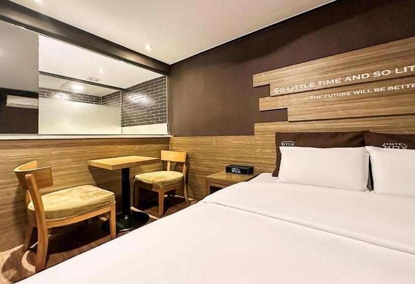 Chambre Standard, Box