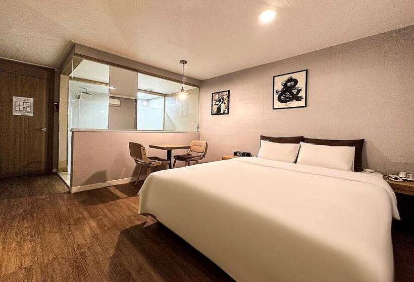 Chambre Standard, Box