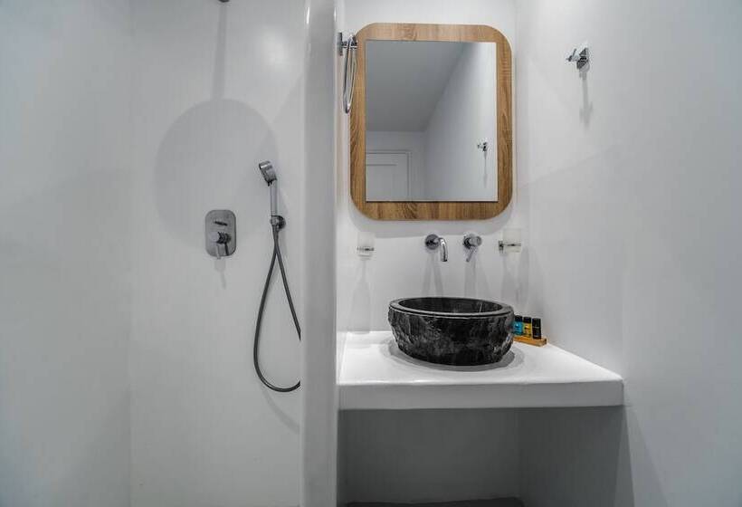 سوئیت دولوکس با چشمانداز, Serenità Luxury Suites