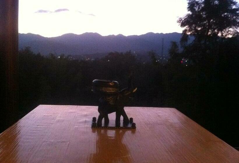 חדק דלוקס עם ג'קוזי, Changpai Hill