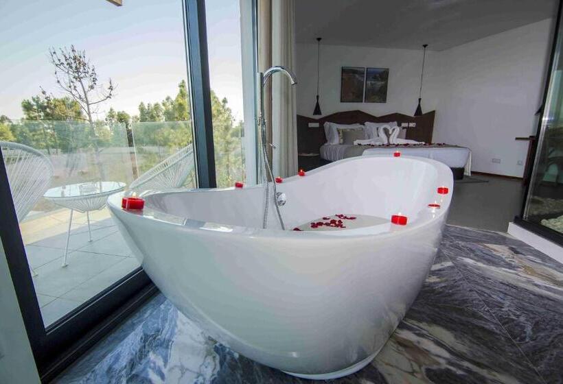 디럭스 스위트 킹 침대, Enigma Nature & Water