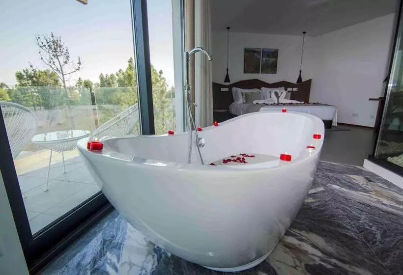 Deluxe Suite King Bed, Enigma Nature & Water
