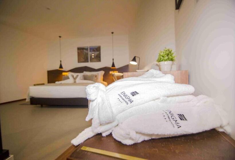 Deluxe Suite King Bed, Enigma Nature & Water