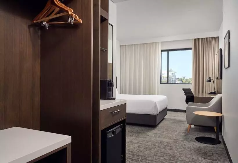 ダブルベッドスタンダードルーム, Holiday Inn West Perth, An Ihg