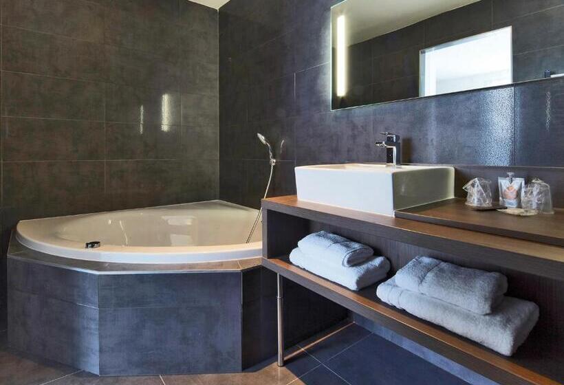 Четырехместный Номер Superior, Kyriad Troyes Centre