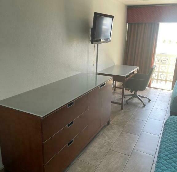 اتاق لوکس با بالکن, The Atlantic