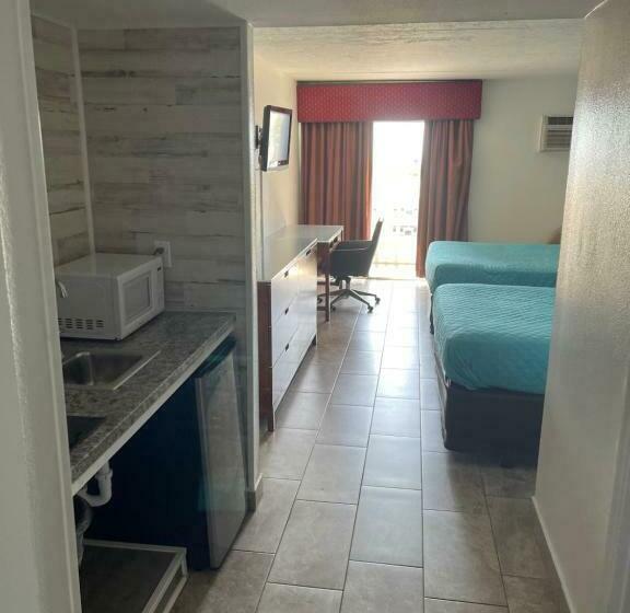 اتاق لوکس با بالکن, The Atlantic