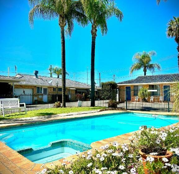 غرفة عائلية, Town And Country Motor Inn