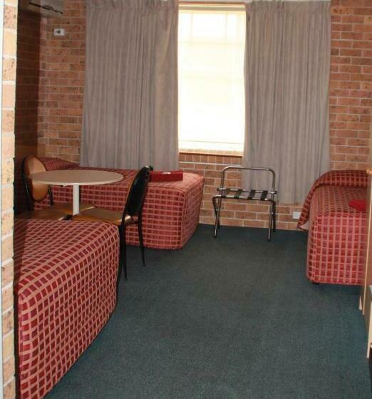 غرفة عائلية, Town And Country Motor Inn