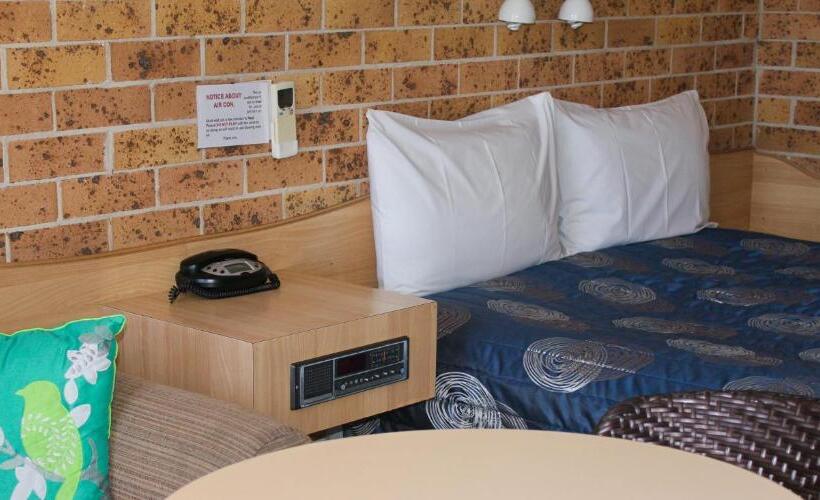 Номер Стандарт, Town And Country Motor Inn