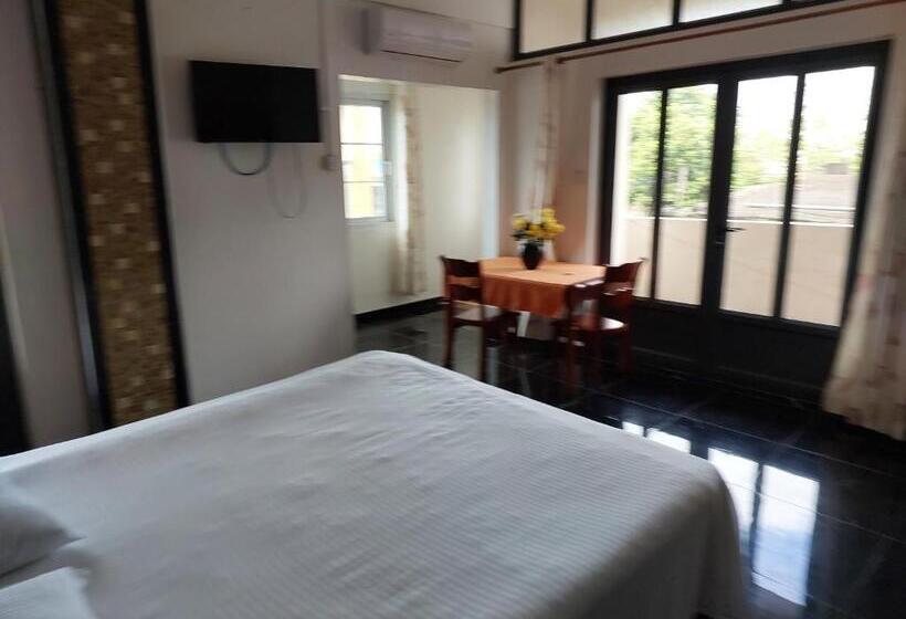 اتاق لوکس با بالکن, Mahe Holiday Resort