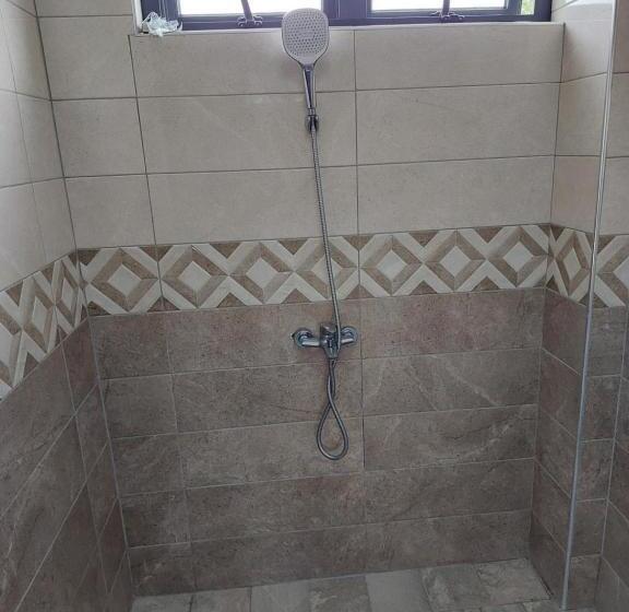 اتاق لوکس چهار تخته, Mahe Holiday Resort