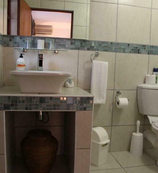 غرفة ديلوكس مزودة بشرفة, Pelican Lodge Guesthouse