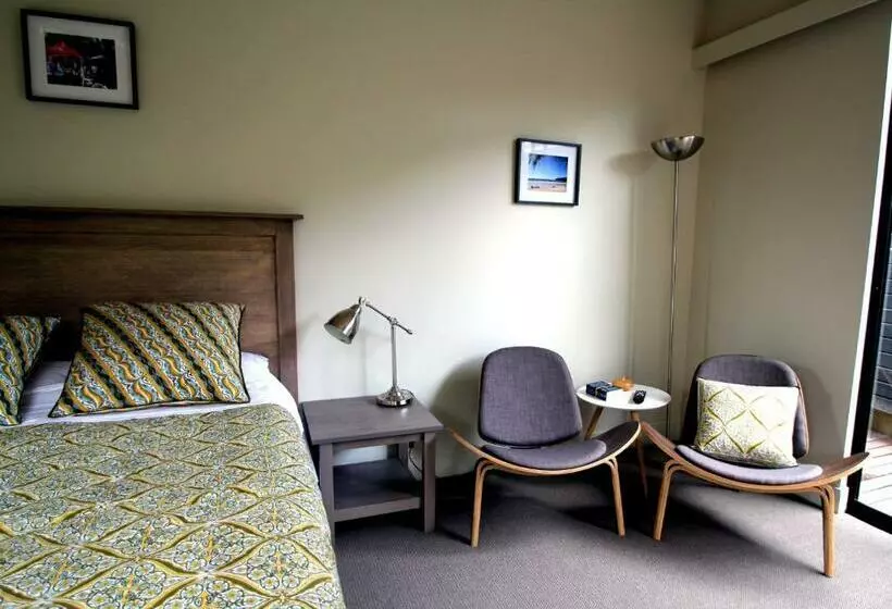 スタンダードスタジオ, Phoenix Eumundi Bed & Breakfast