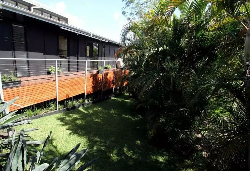 スタンダードスタジオ, Phoenix Eumundi Bed & Breakfast