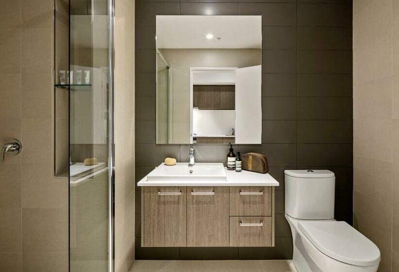 Студио Executive, Quest Mounts Bay Road