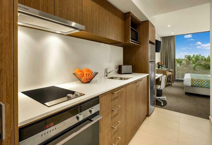Студио Executive, Quest Mounts Bay Road