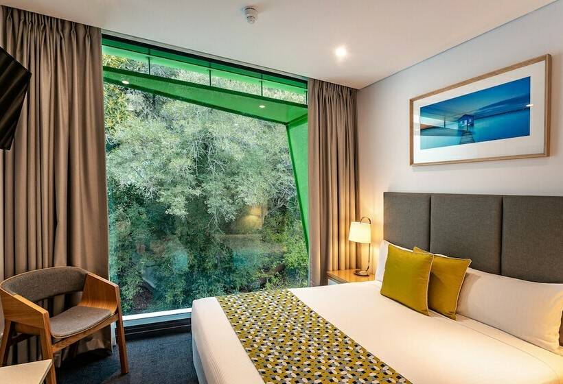 Студия Стандарт, Quest Mounts Bay Road