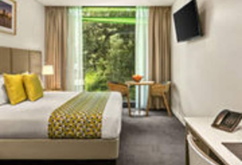 Студио Executive, Quest Mounts Bay Road