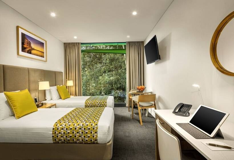 Студио Executive, Quest Mounts Bay Road