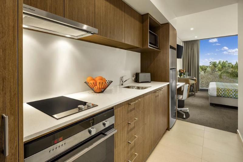 Студио Executive, Quest Mounts Bay Road