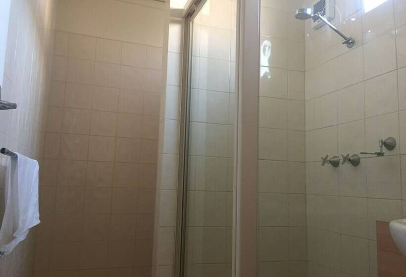 Кровать в Общей Комнате, St Kilda Hostel