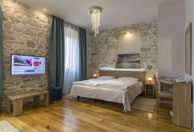 スタンダードトリプルルーム, Tifani Luxury Rooms 2