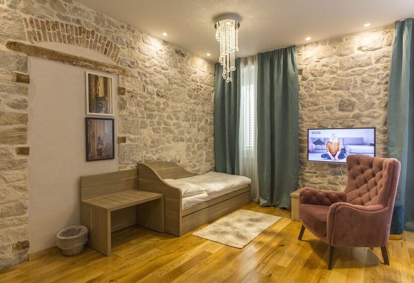 标准三人间, Tifani Luxury Rooms 2