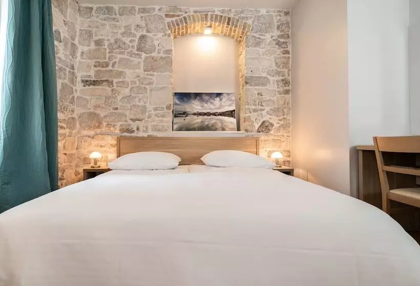 スタンダードトリプルルーム, Tifani Luxury Rooms 2