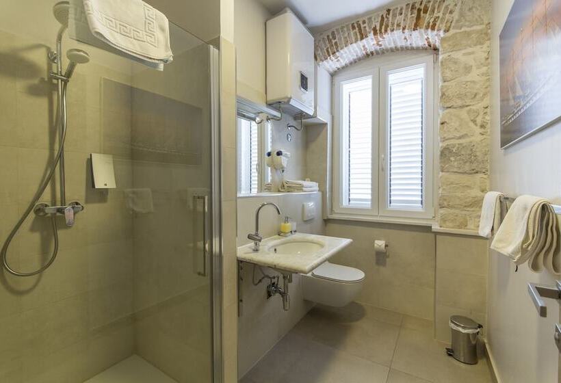 اتاق استاندارد, Tifani Luxury Rooms 2