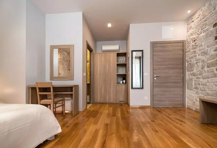 スタンダードトリプルルーム, Tifani Luxury Rooms 2