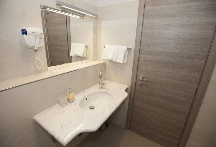 标准三人间, Tifani Luxury Rooms 2