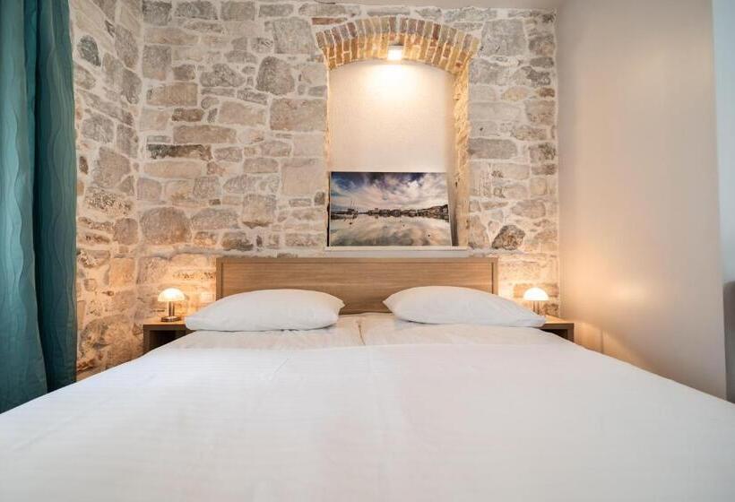 标准三人间, Tifani Luxury Rooms 2