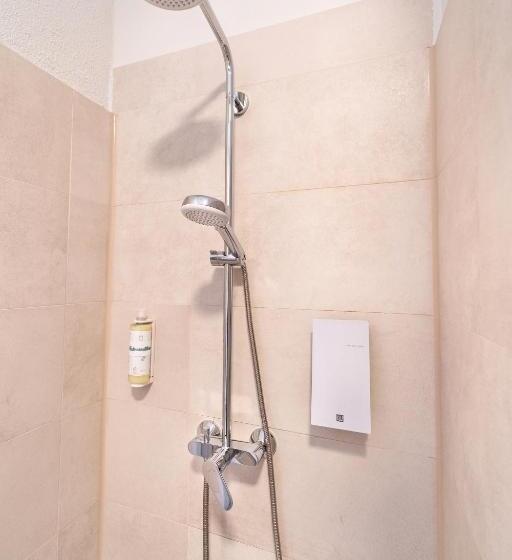 اتاق استاندارد سه نفره, Tifani Luxury Rooms 2