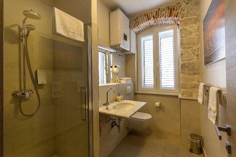 اتاق استاندارد, Tifani Luxury Rooms 2