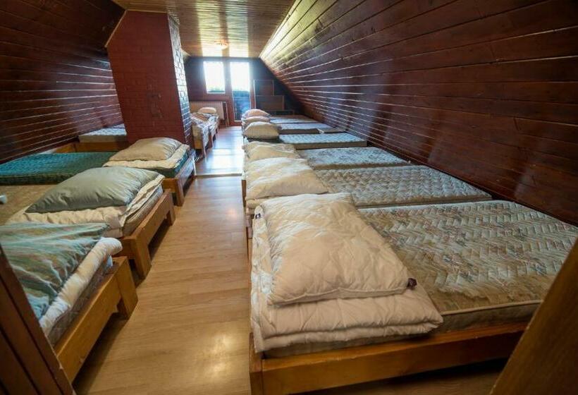 تختخواب در اتاق مشترک, Ruška Koča