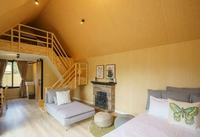 Duplex-sviitti, Thara Dara Khaoyai