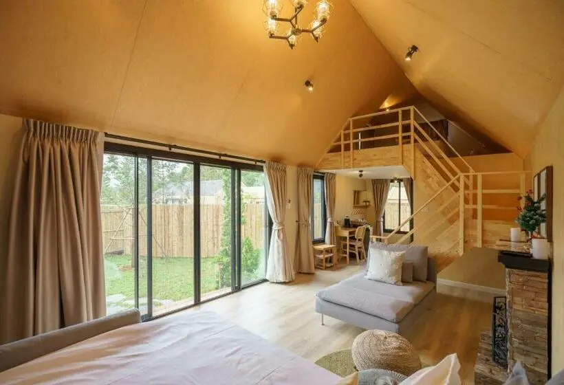 Duplex-sviitti, Thara Dara Khaoyai
