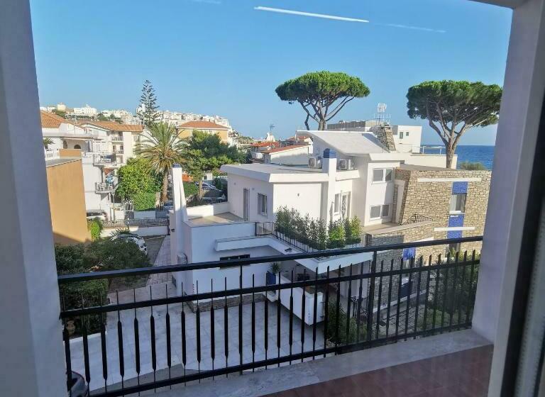 غرفة ديلوكس مطلّة علي البحر مزوَّدة بشُرفة, Il Volo