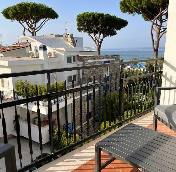 غرفة ديلوكس مطلّة علي البحر مزوَّدة بشُرفة, Il Volo