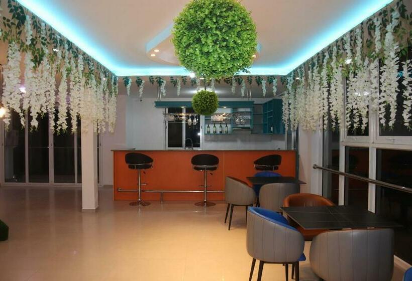 سوئیت با وان آب گرم, Hary S Apart