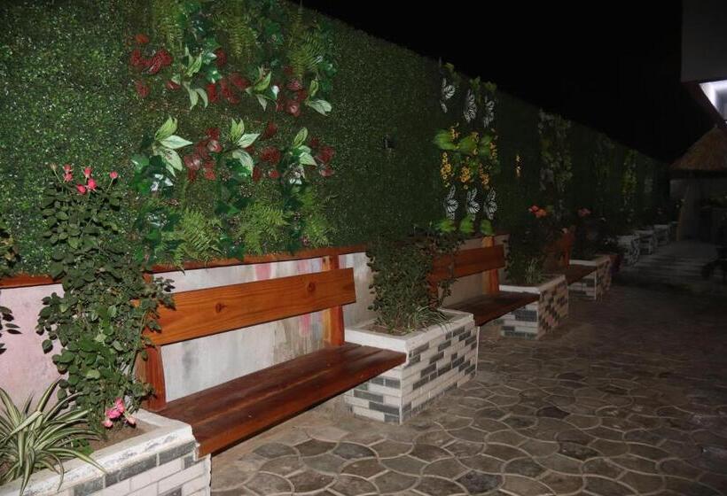 سوئیت با وان آب گرم, Hary S Apart