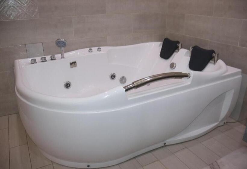 سوئیت با وان آب گرم, Hary S Apart