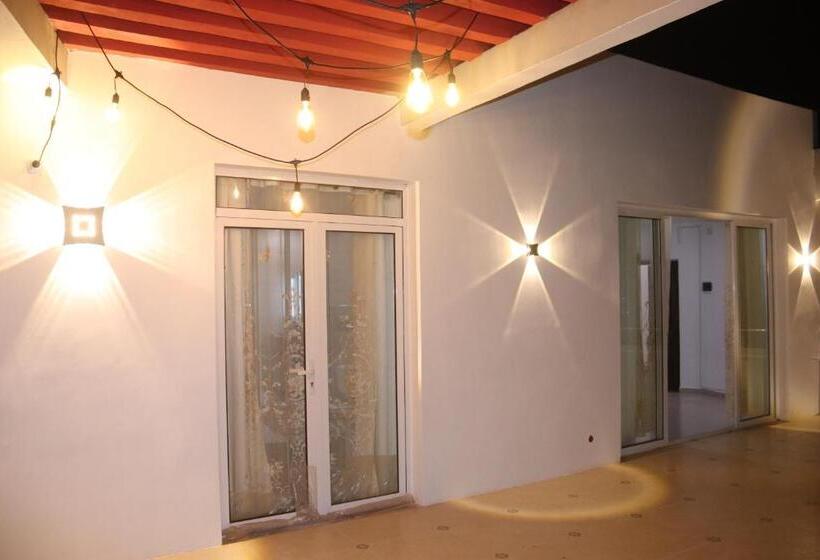 سوئیت با وان آب گرم, Hary S Apart