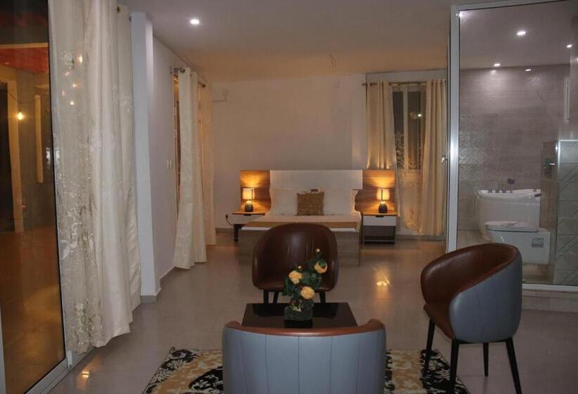 سوئیت با وان آب گرم, Hary S Apart