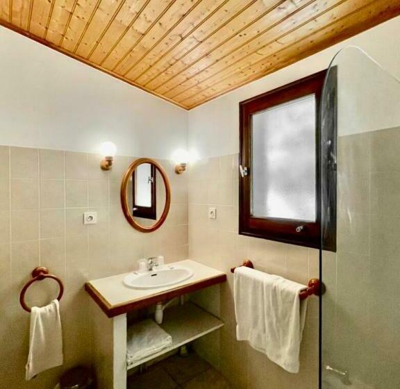 חדר סטנדרט לארבעה, Ferme Auberge Du Roc